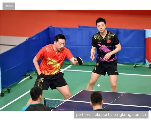 乒乓球老将情怀回归，观众为其动情送上掌声